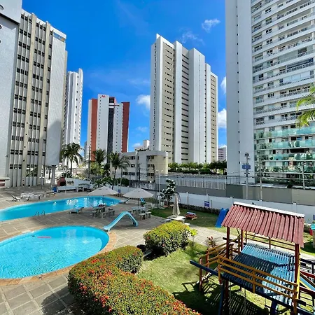Em Frente Ao Rio Mar E Ao Lado Da Em